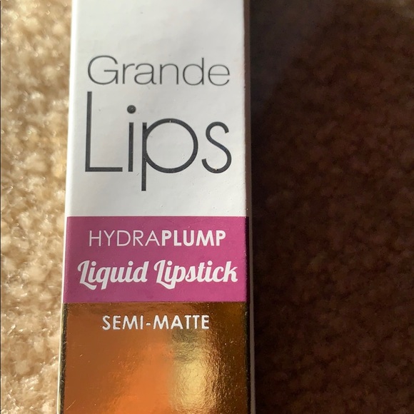 New Grande lips Hydraplump lipstick. Dazzle berry - Picture 1 of 5